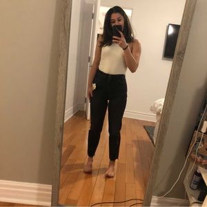 Guess Tapered High Mom Jean